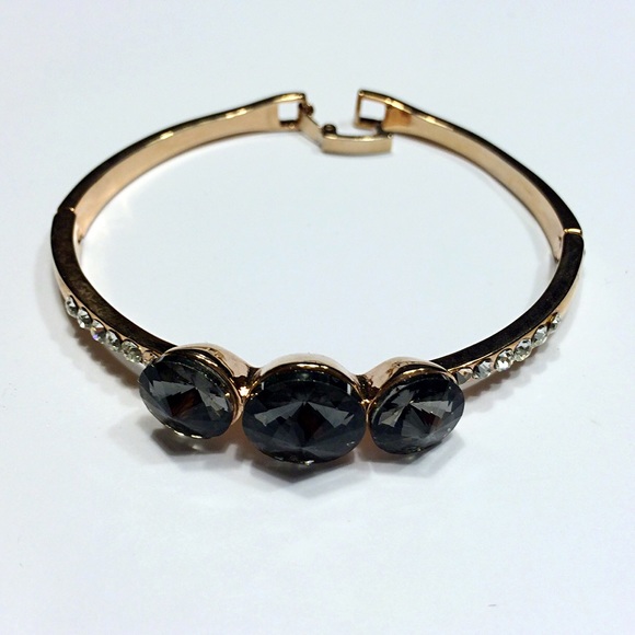 Jewelry - New three stones bracelet